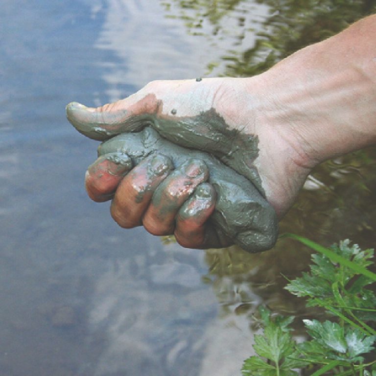 recolte de largile pres de l'eau